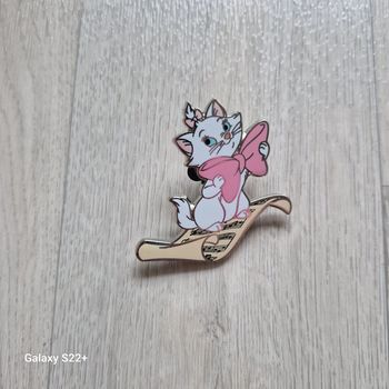 Pin's Disney "Marie" NEUF