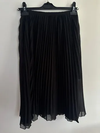 Jupe plissée noire – élégante et intemporelle, taille 36