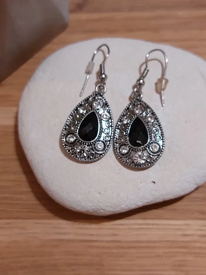 Boucles d'oreilles neuves 🎁🎄 - photo numéro 2