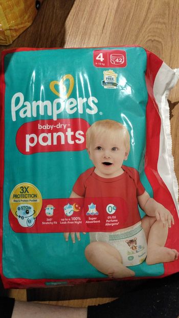 Paquet de couches Pampers pants taille 4