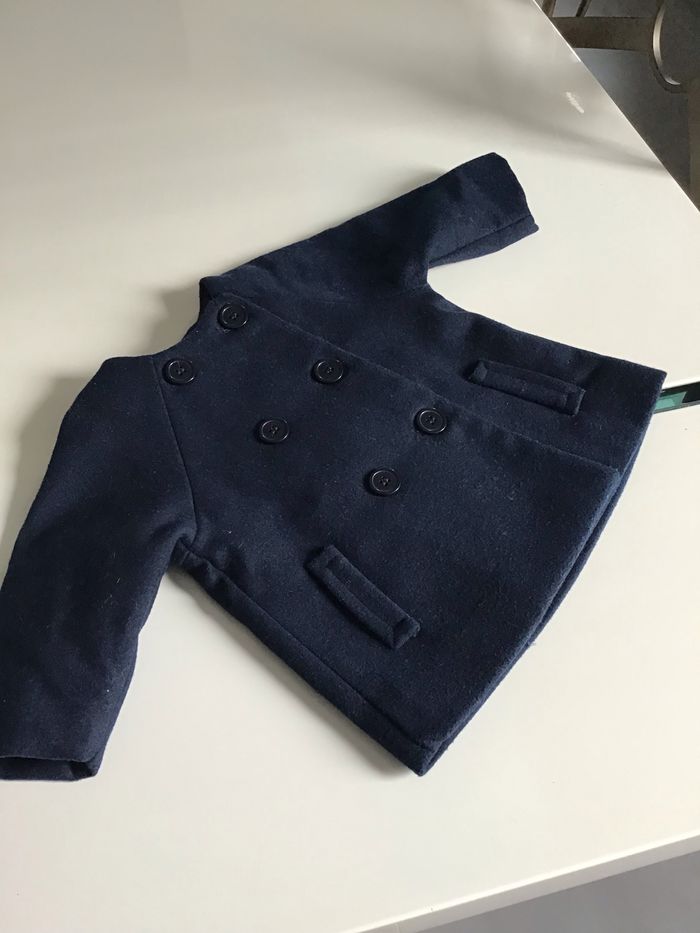 Manteau chic plis creux dans le dos 3 mois - photo numéro 3