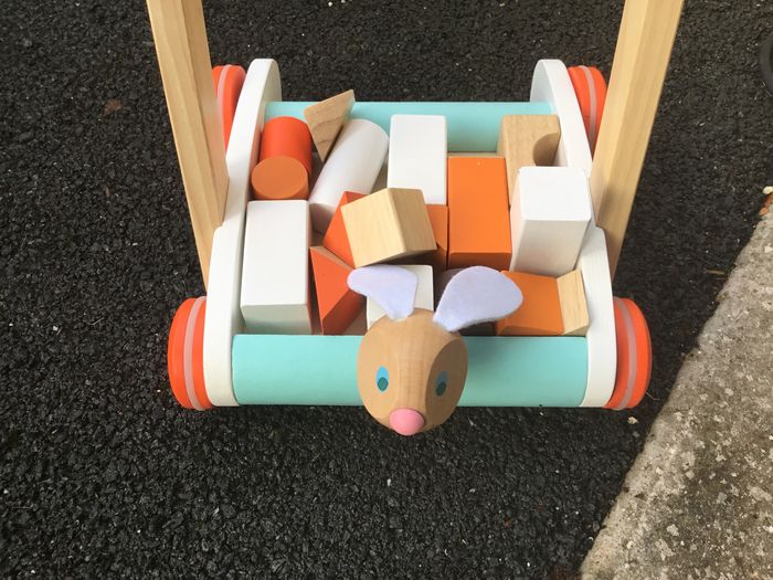 Chariot bois avec cubes - photo numéro 4