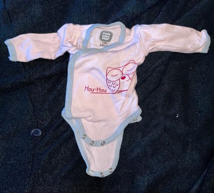 Lot bodies 1 mois - photo numéro 4