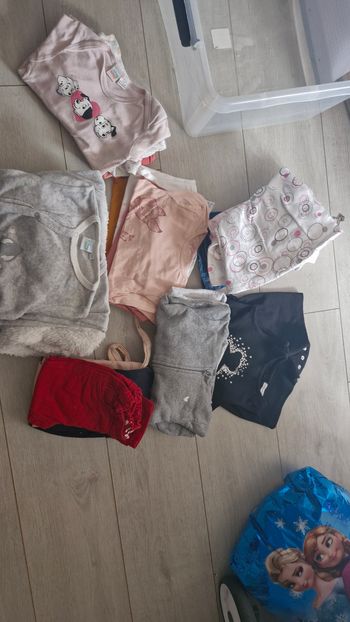 Lot 21 pièces 18 mois