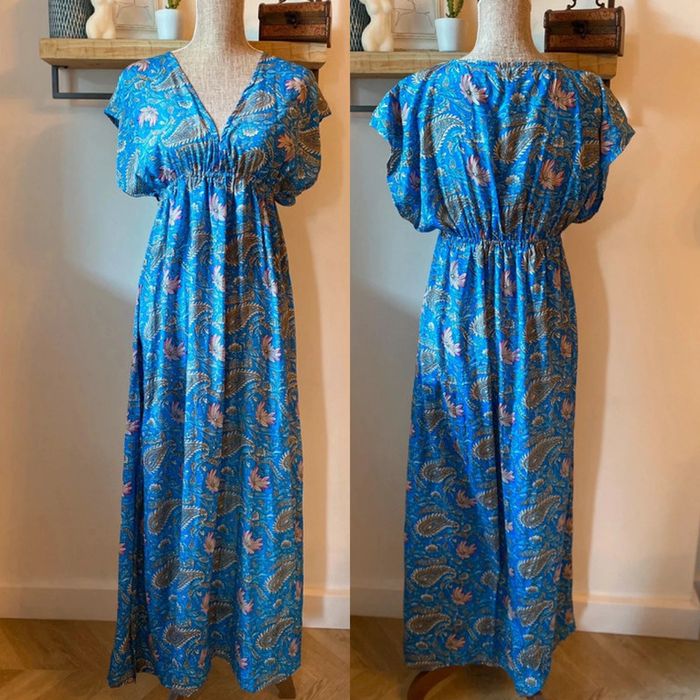 Belle robe longue motifs bleus fleuris taille U - Laraethnics - photo numéro 2