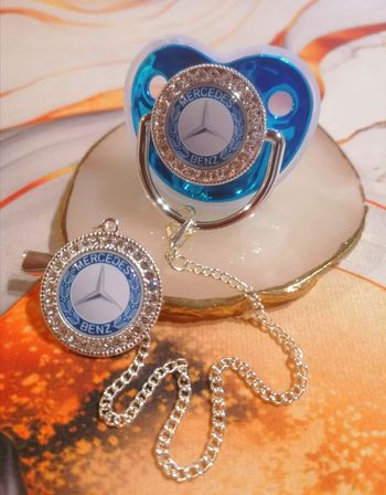 Tétine mercedes benz bleu