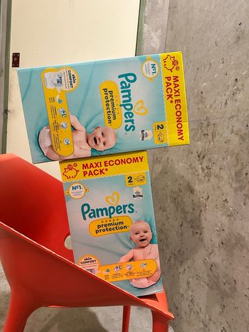 2 cartons Couches Pampers premium T2