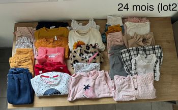 Lot vêtements fille taille 24 mois