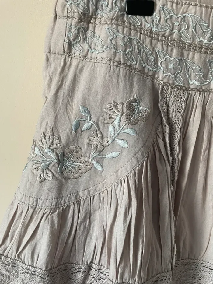 Jupe beige brodée - photo numéro 2