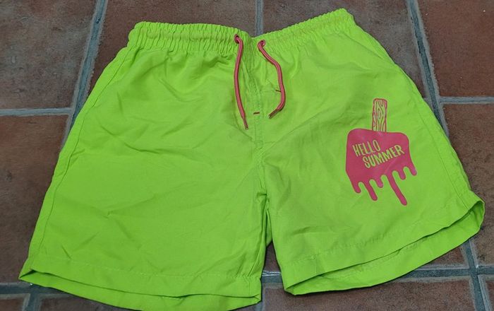 Short de bain neuf avec étiquette 8/10 ans