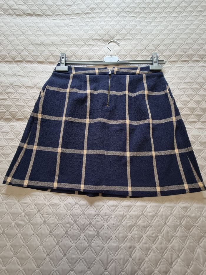 Jolie jupe bleue marine, carreaux beige, 2 poches en biais sur le devant . - photo numéro 5