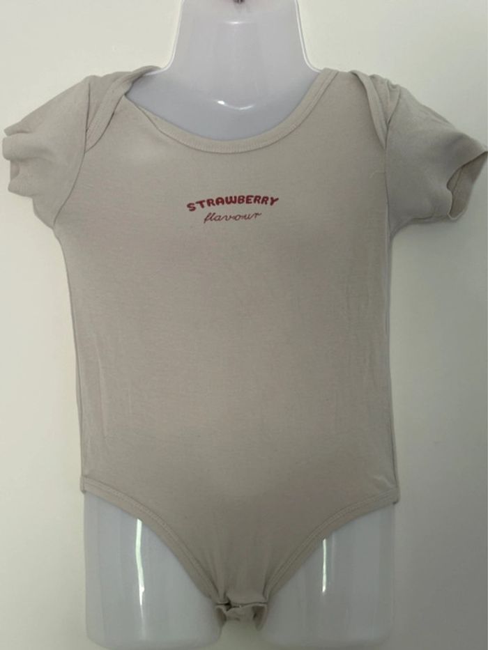 Lot de 5 bodies manches courtes – Taille 36 mois / 98-104 cm - photo numéro 3