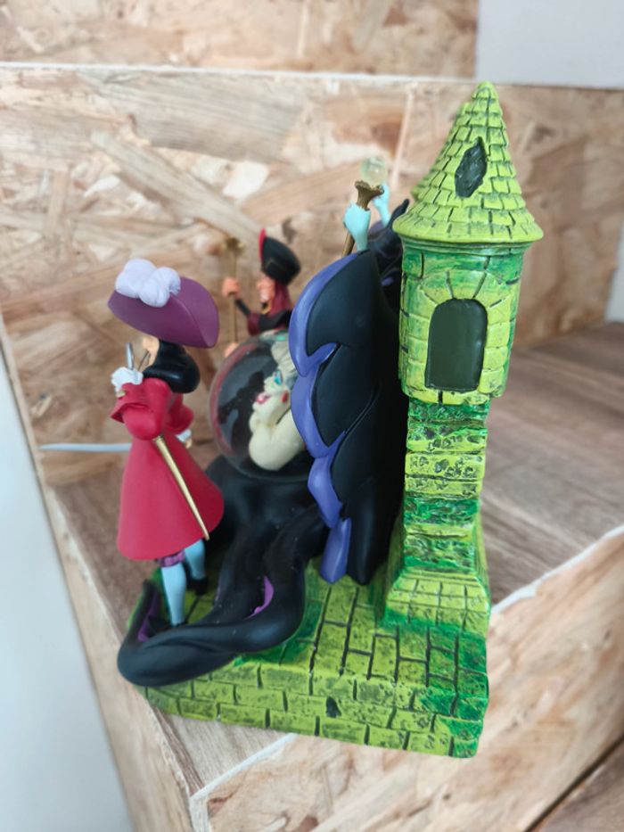Disney Villain Castle Snowglobe - photo numéro 2