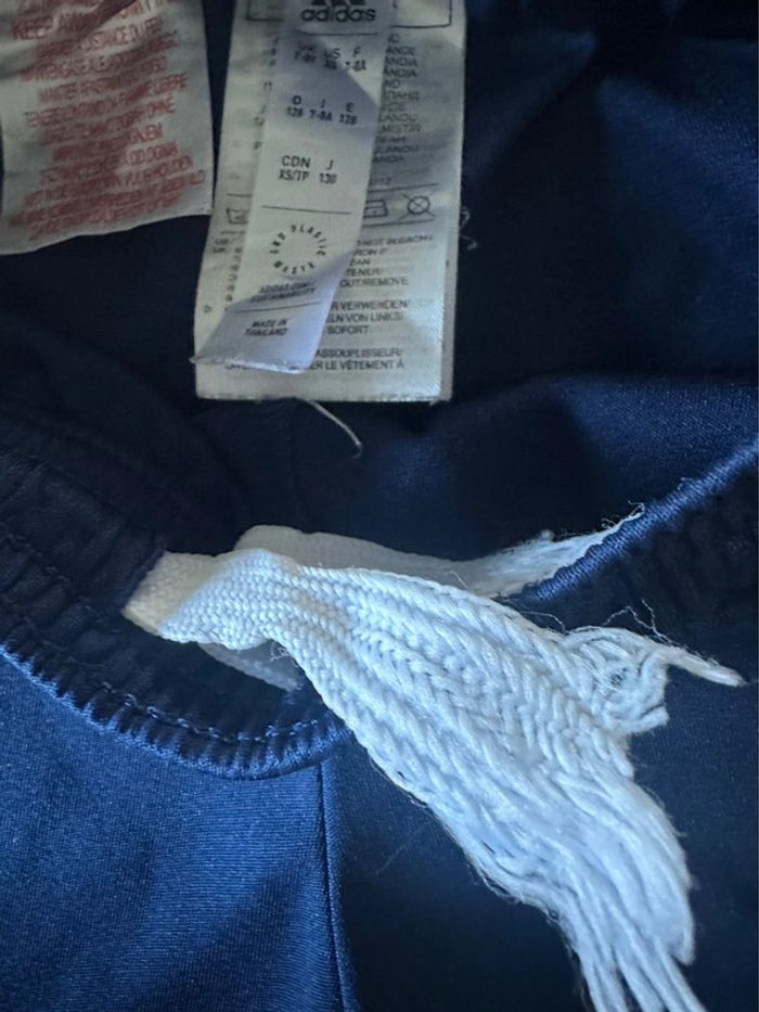 Short de foot Adidas bleu Taille 7/8 ans - photo numéro 3