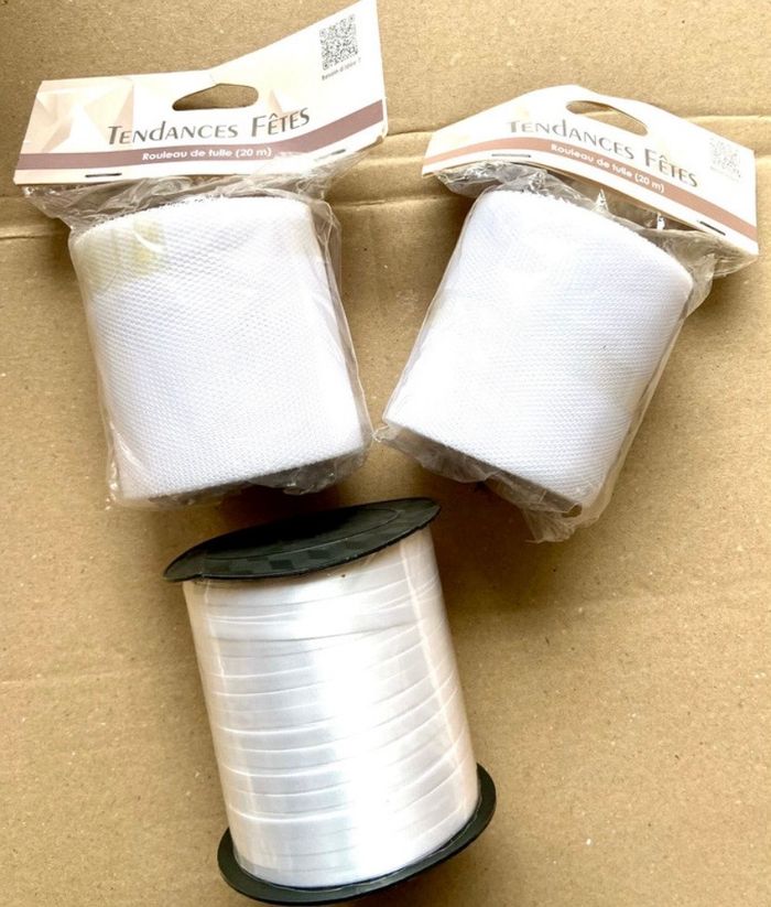 2 rouleaux de tulles et Bolduc neuf
