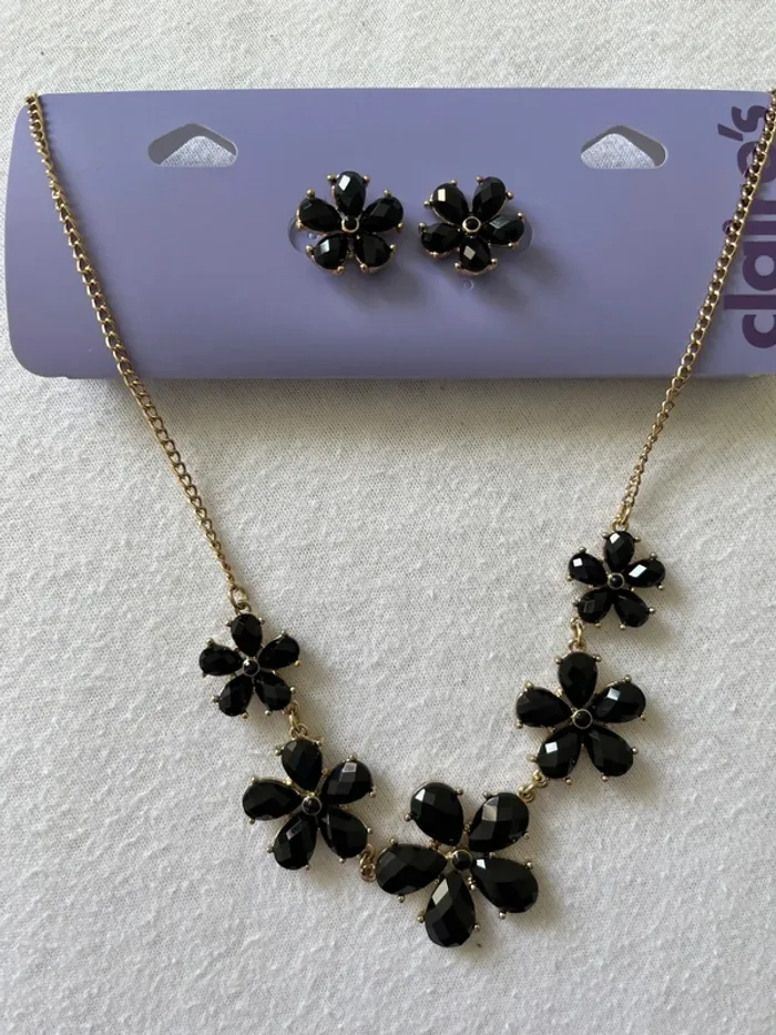 Boucle d’oreille+ collier