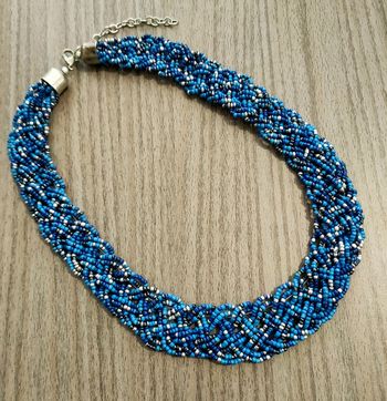 Collier plastron perles