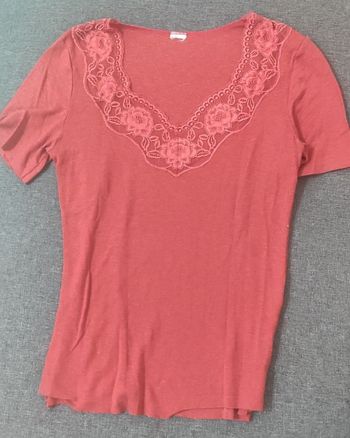 Tee-shirt dentelle corail
