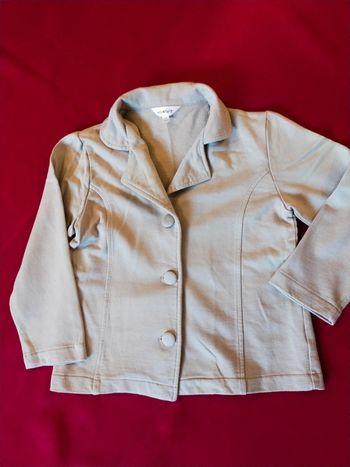 Jolie veste a bouton crème 5 ans