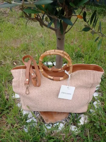 Magnifique sac en raphia tricoté laine beige garni cuir de vachette Cherry Paris