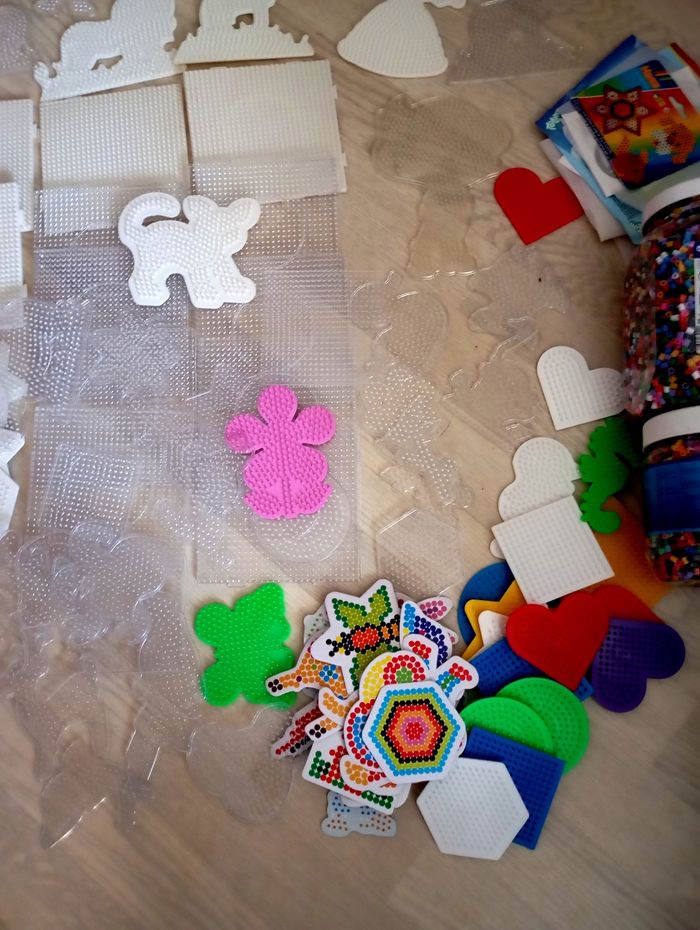 Gros lot de perles à repasser et modèles - photo numéro 3