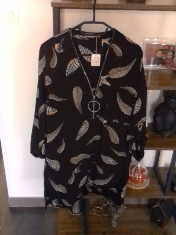 Robe noir avec plume taille 38 neuve avec etiquette