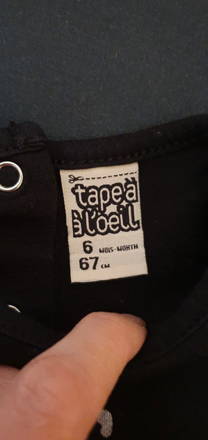 Tee-shirt noir TAO Tape à l'œil taille 6 mois en très bon état - photo numéro 4