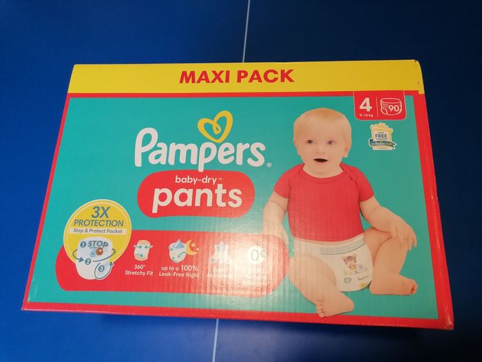 Lot 2 cartons pampers couches pants taille 4 9_15kg 126x2 = 252pantsLot 2 cartons pampers couches pants taille 4 9_15kg 126x2 = 252pants