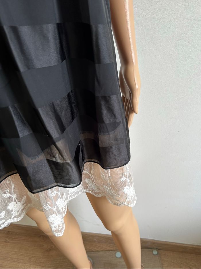 Robe courte noire et blanche Molly Bracken taille M TBE - photo numéro 4