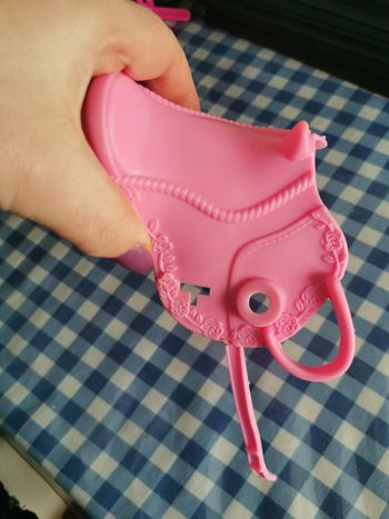 Selle de cheval jouet rose souple