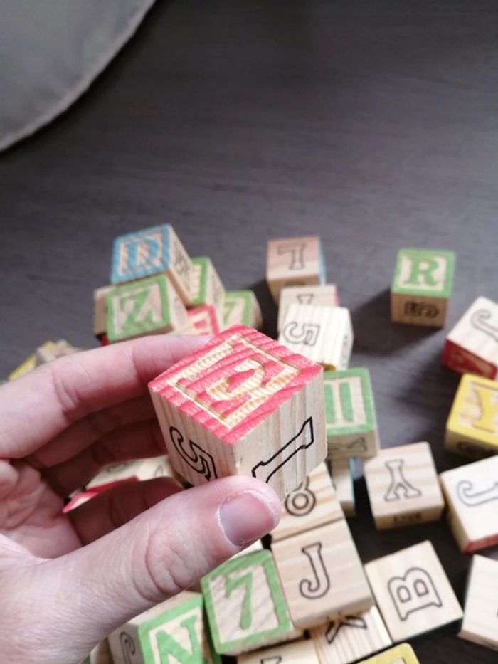 Lot de 82 cubes en bois - photo numéro 3