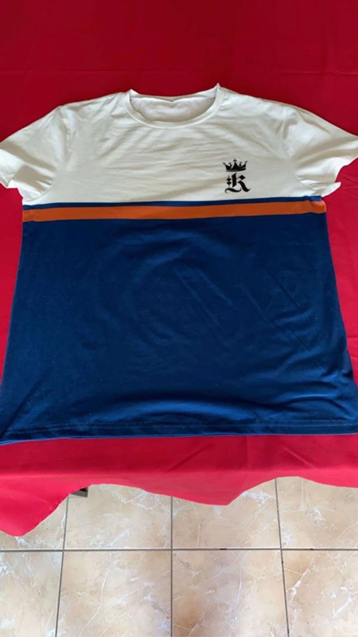Tee shirt bleu et blanc