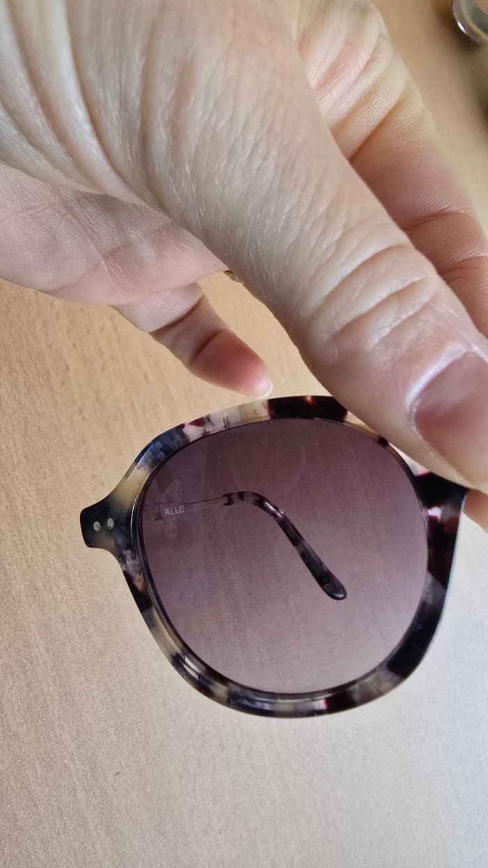 Lunette de soleil - photo numéro 2