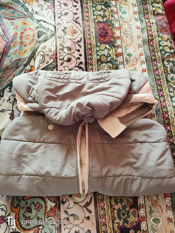 Combinaison, gigoteuse, ouverture pour la poussette, et un cale bébé 0 à 3 mois. 20€ le lot. - photo numéro 4