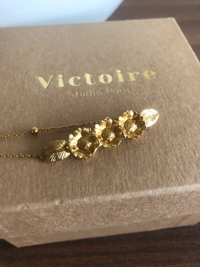 Collier or fleur Studio Victoire Paris - photo numéro 3