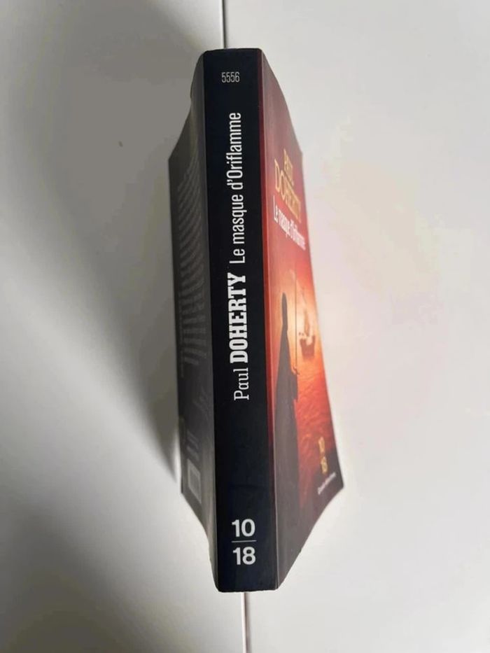 Roman policier « Le masque d’Oriflamme » de Paul Doherty - photo numéro 4