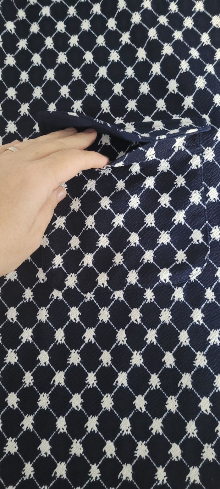 Robe bleu marine et blanche

Taille 42
Neuve sans étiquette 🏷 - photo numéro 4