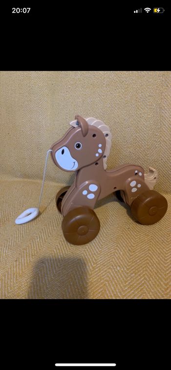 Cheval à tirer en plastique