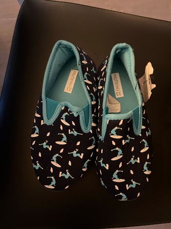 Chaussons garçon neufs
