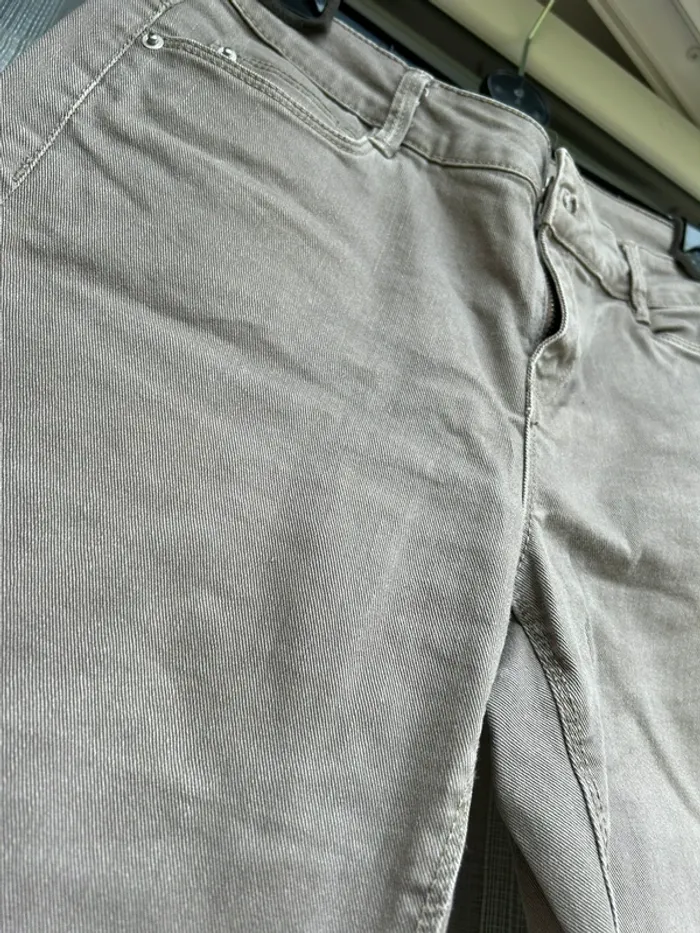 Short marron - photo numéro 3