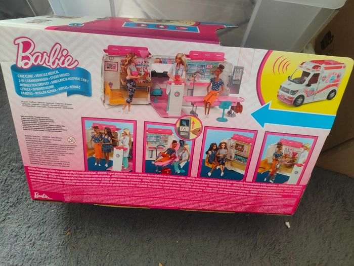 Ambulance Barbie neuf - photo numéro 2