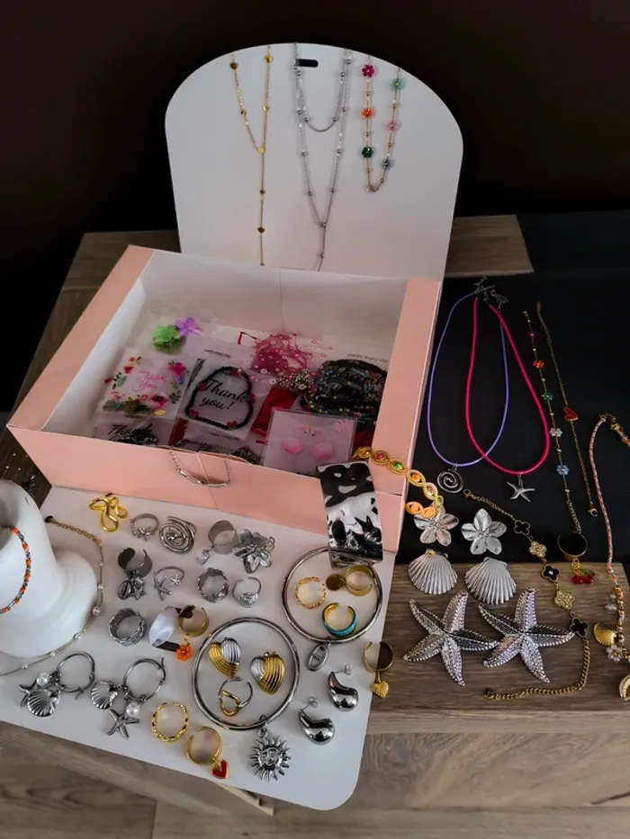 Lot de 50 bijoux dorés et argentés - photo numéro 8