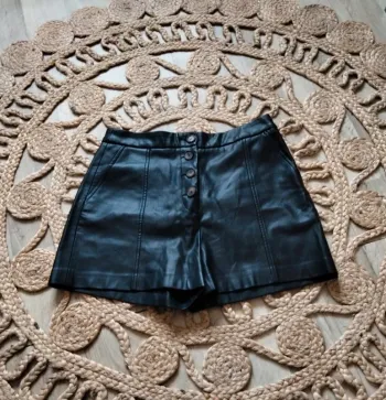 Short noir stradivarius