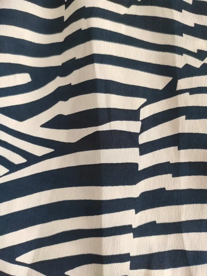 Petite jupe courte volantée zébrée bleu et blanc - Drop Sauvage - photo numéro 11
