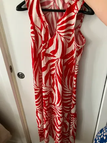 Robe mi longue rouge et blanche T 44