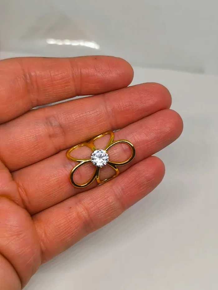 Bague dorée fleur ouverte avec gros zircon argenté - photo numéro 2
