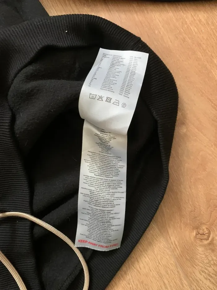 Sweat, étrange Noël de monsieur Jack, taille S capuche neuf trop petits pour moi - photo numéro 5