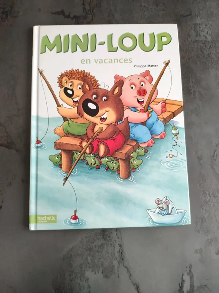 Mini loup en vacances