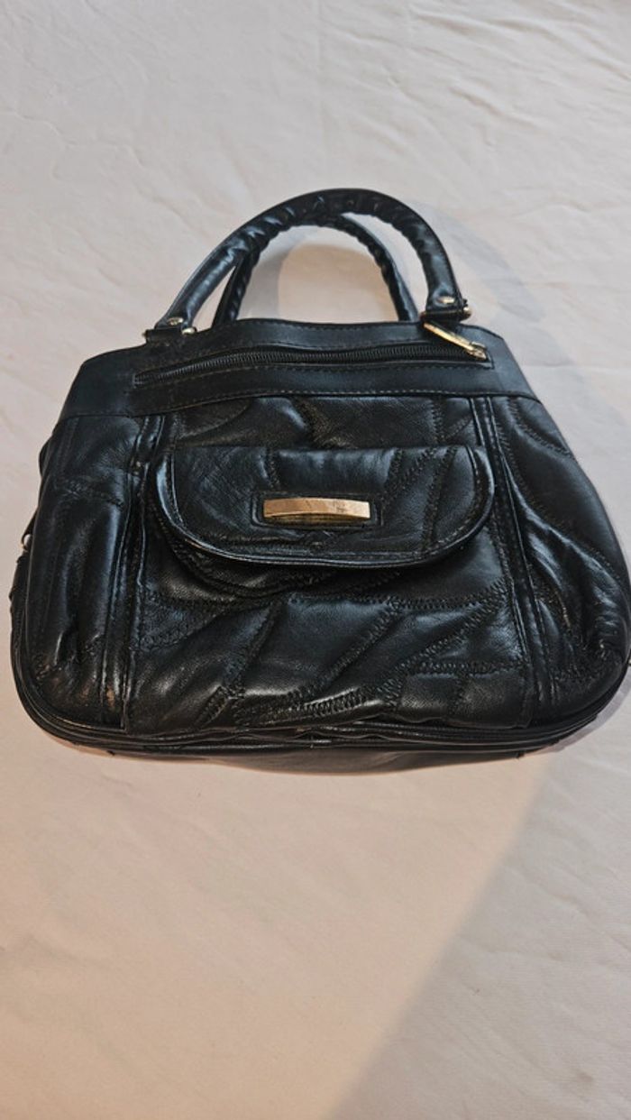 Sac à main noir cuir agneau- multipoches compact et pratique