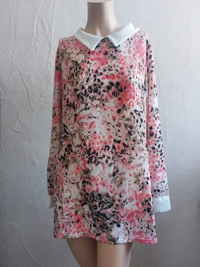 Blouse fleurie avec col blanc Taille 46/48